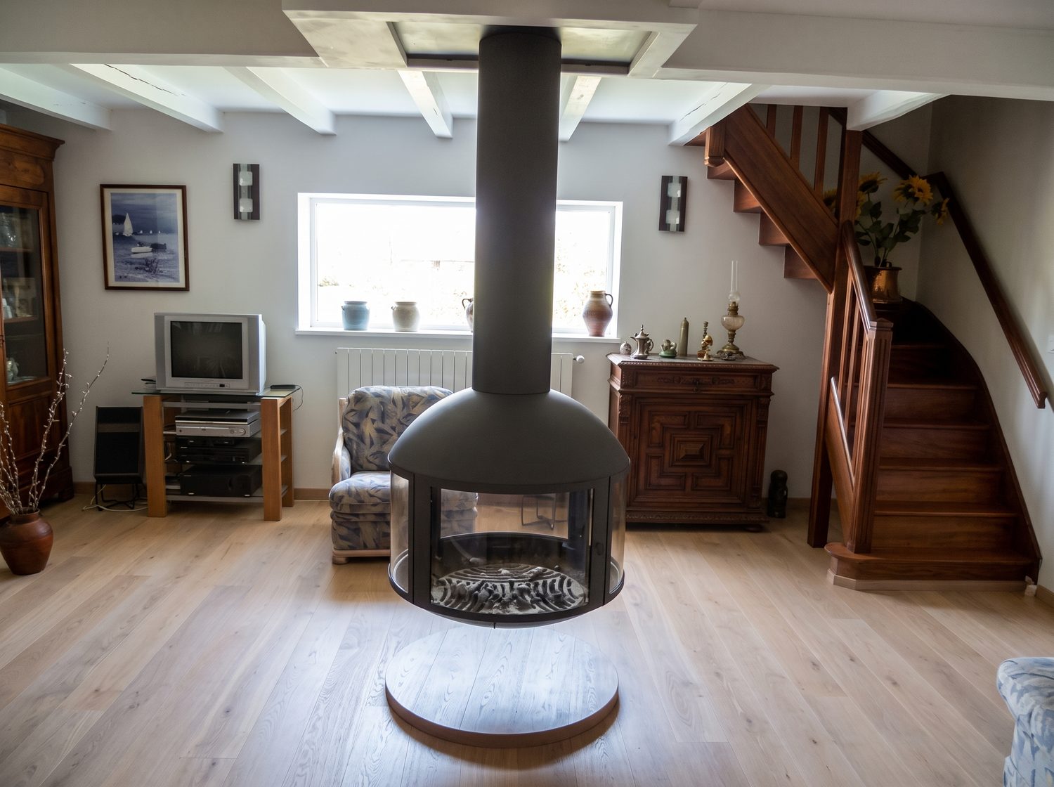 Intérieur rénové, cheminée restaurée