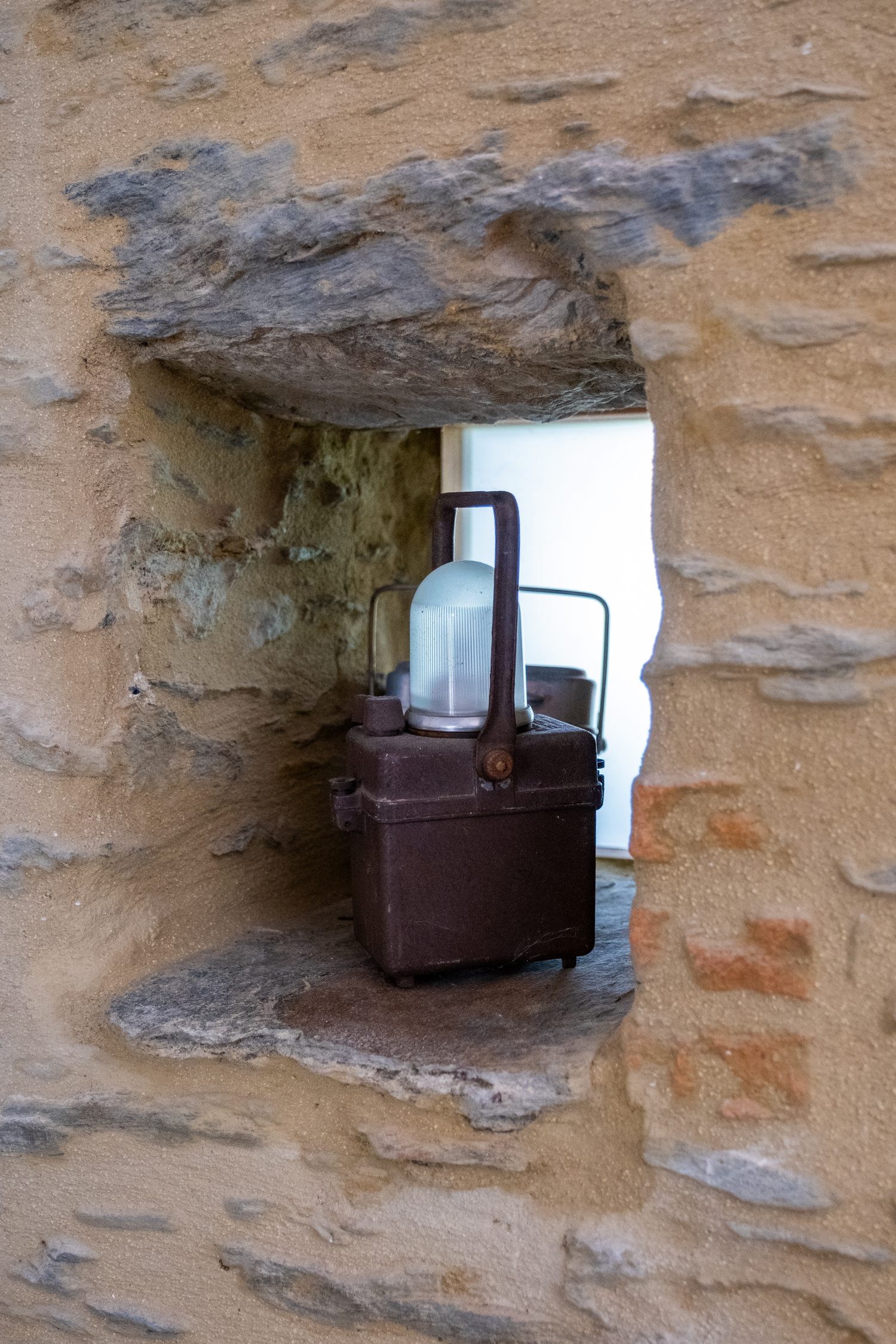 Niche en pierre d'origine préservée