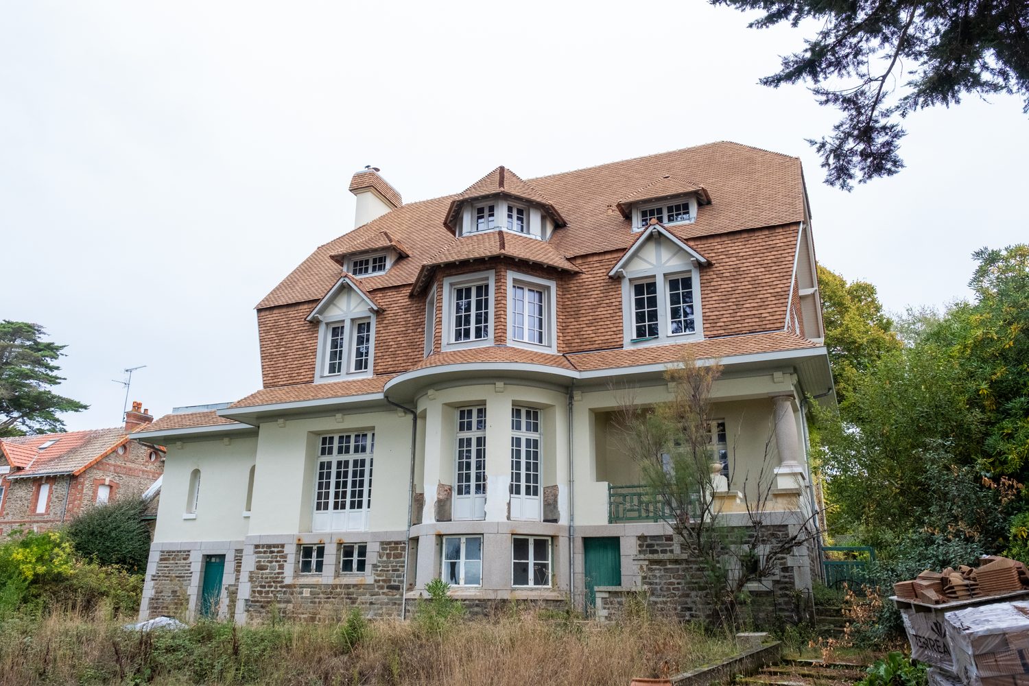 Villa bientôt centenaire en cours de rénovation
